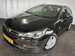 Zwart Gebruikt 2017 Opel Astra Edition Stationwagen | € 6.745 (Goede deal)