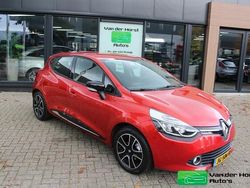 Rood Gebruikt 2016 Renault Clio IV Expression Hatchback | € 6.950 (Eerlijke prijs)