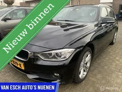 Zwart, metallic lak Gebruikt 2015 BMW 316 Executive Stationwagen | € 7.795 (Iets duurder)