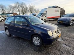 Blauw Gebruikt 2004 VW Polo Hatchback | € 700 (Goede deal)