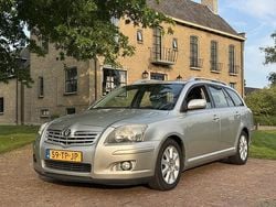 Grijs Gebruikt 2007 Toyota Avensis Luna Stationwagen | € 2.740 (Goede deal)