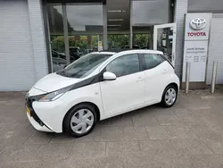 Gebruikt 2016 Toyota Aygo X-wave Hatchback | € 8.851 (Eerlijke prijs)