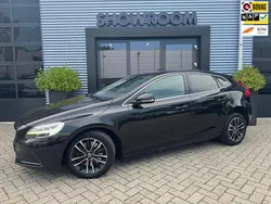 Zwart Gebruikt 2016 Volvo V40 R-Design Stationwagen | € 11.945 (Goede deal)