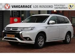 Wit (metallic) Gebruikt 2016 Mitsubishi Outlander P-HEV SUV | € 16.500 (Eerlijke prijs)