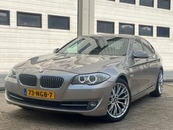 Grijs, metallic lak Gebruikt 2010 BMW 523 Executive Sedan | € 10.750 (Eerlijke prijs)
