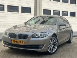 Grijs, metallic lak Gebruikt 2010 BMW 523 Executive Sedan | € 10.750 (Eerlijke prijs)