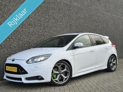 Wit Gebruikt 2013 Ford Focus ST Hatchback | € 14.995 (Iets duurder)