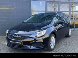 Zwart, metallic lak Gebruikt 2021 Opel Astra Elegance Stationwagen | € 17.445 (Eerlijke prijs)