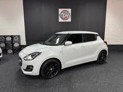 Wit, metallic lak Gebruikt 2023 Suzuki Swift Style Hatchback | € 17.445 (Super prijs)