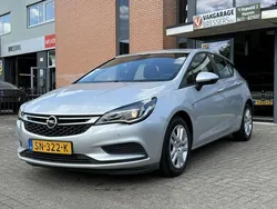 Grijs Gebruikt 2018 Opel Astra Hatchback | € 6.995 (Iets duurder)