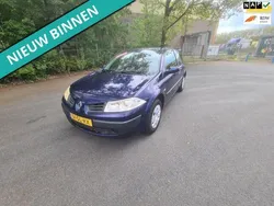 Blauw, metallic lak Gebruikt 2006 Renault Mégane II Expression Hatchback | € 1.199 (Eerlijke prijs)