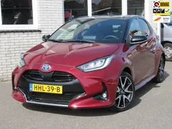 Rood Gebruikt 2021 Toyota Yaris Hybrid Edition Hatchback | € 21.900 (Eerlijke prijs)