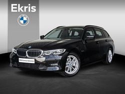 Zwart Gebruikt 2022 BMW 320 Executive Stationwagen | € 29.900 (Goede deal)