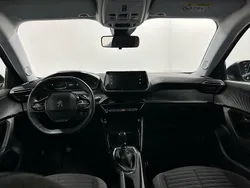 Zwart Gebruikt 2022 Peugeot 2008 Active SUV | € 17.800 (Goede deal)