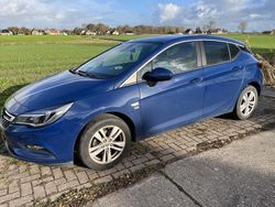 Blauw Gebruikt 2019 Opel Astra Edition Hatchback | € 10.950 (Eerlijke prijs)