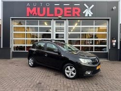 Zwart (metallic) Gebruikt 2018 Dacia Sandero Ambiance Hatchback | € 5.250 (Eerlijke prijs)
