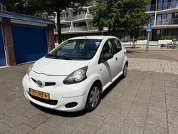 Wit Gebruikt 2009 Toyota Aygo Hatchback | € 950 (Super prijs)