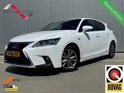 Wit, metallic lak Gebruikt 2014 Lexus CT200h Sport Line Hatchback | € 12.750 (Eerlijke prijs)