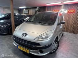 Grijs Gebruikt 2006 Peugeot 1007 MPV | € 1.890