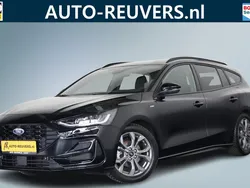 Zwart, metallic lak Gebruikt 2024 Ford Focus ST-Line Stationwagen | € 27.800 (Goede deal)
