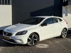 Wit Gebruikt 2016 Volvo V40 Summum Hatchback | € 13.995 (Eerlijke prijs)