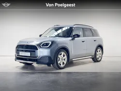 Smokey green metallic (groen metallic) Gebruikt 2024 Mini Countryman Favoured SUV | € 43.895