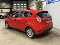 Rood Gebruikt 2015 Ford Fiesta Style Hatchback | € 5.995 (Eerlijke prijs)