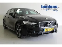 Zwart, metallic lak Gebruikt 2020 Volvo S60 R-Design Sedan | € 23.689 (Iets duurder)