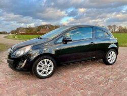 Zwart Gebruikt 2013 Opel Corsa Edition Hatchback | € 2.999 (Eerlijke prijs)