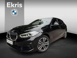 Zwart Gebruikt 2023 BMW 118 Sport Line Hatchback | € 30.950 (Eerlijke prijs)