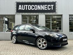 , metallic lak Gebruikt 2014 Ford Focus ST Stationwagen | € 13.950 (Eerlijke prijs)