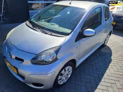 Zilver Gebruikt 2009 Toyota Aygo Comfort Hatchback | € 2.950 (Goede deal)