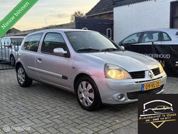 Grijs Gebruikt 2005 Renault Clio II Dynamique Hatchback | € 555 (Super prijs)