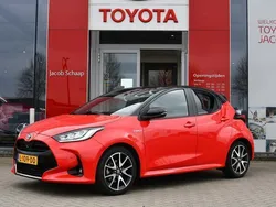 Rood, metallic lak Gebruikt 2021 Toyota Yaris Edition Hatchback | € 21.899 (Iets duurder)