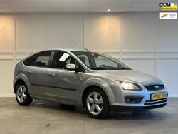 Grijs, metallic lak Gebruikt 2005 Ford Focus Hatchback | € 2.950 (Eerlijke prijs)