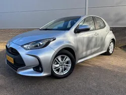 Grijs, metallic lak Gebruikt 2024 Toyota Yaris Active Hatchback | € 24.480 (Eerlijke prijs)