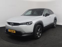 Ceramic white (wit metallic) Gebruikt 2021 Mazda MX30 Comfort SUV | € 15.750 (Eerlijke prijs)