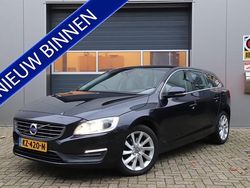 Blauw (metallic) Gebruikt 2017 Volvo V60 Stationwagen | € 11.995 (Goede deal)
