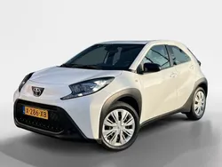 Wit Gebruikt 2024 Toyota Aygo Play Hatchback | € 17.350 (Eerlijke prijs)