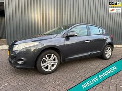 Grijs Gebruikt 2010 Renault Mégane III Dynamique Hatchback | € 3.449 (Eerlijke prijs)