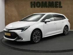 Wit Gebruikt 2023 Toyota Corolla Hybrid Business Edition Stationwagen | € 32.145