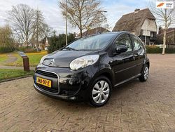 Zwart (metallic) Gebruikt 2011 Citroën C1 Hatchback | € 3.995 (Eerlijke prijs)