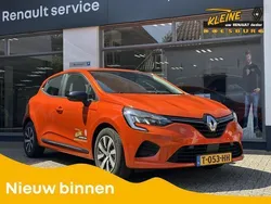 Oranje Gebruikt 2023 Renault Clio V Equilibre Hatchback | € 17.950 (Eerlijke prijs)