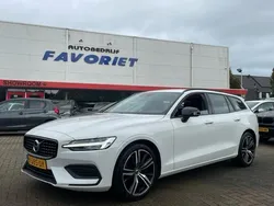 Wit Gebruikt 2020 Volvo V60 Momentum Stationwagen | € 21.900 (Eerlijke prijs)