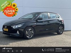 Phantom black (x5b) Gebruikt 2023 Hyundai i20 Comfort Hatchback | € 20.485 (Eerlijke prijs)