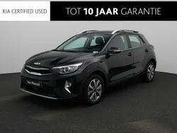 Zwart, metallic lak Gebruikt 2024 Kia Stonic SUV | € 25.440 (Iets duurder)