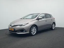 Grijs metallic Gebruikt 2016 Toyota Auris Trend Hatchback | € 15.220 (Eerlijke prijs)
