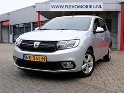 Grijs Gebruikt 2017 Dacia Sandero Lauréate Hatchback | € 11.450 (Eerlijke prijs)
