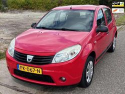 Rood Gebruikt 2010 Dacia Sandero Hatchback | € 1.749 (Eerlijke prijs)