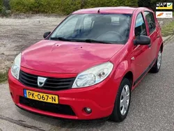 Rood Gebruikt 2010 Dacia Sandero Hatchback | € 1.749 (Eerlijke prijs)